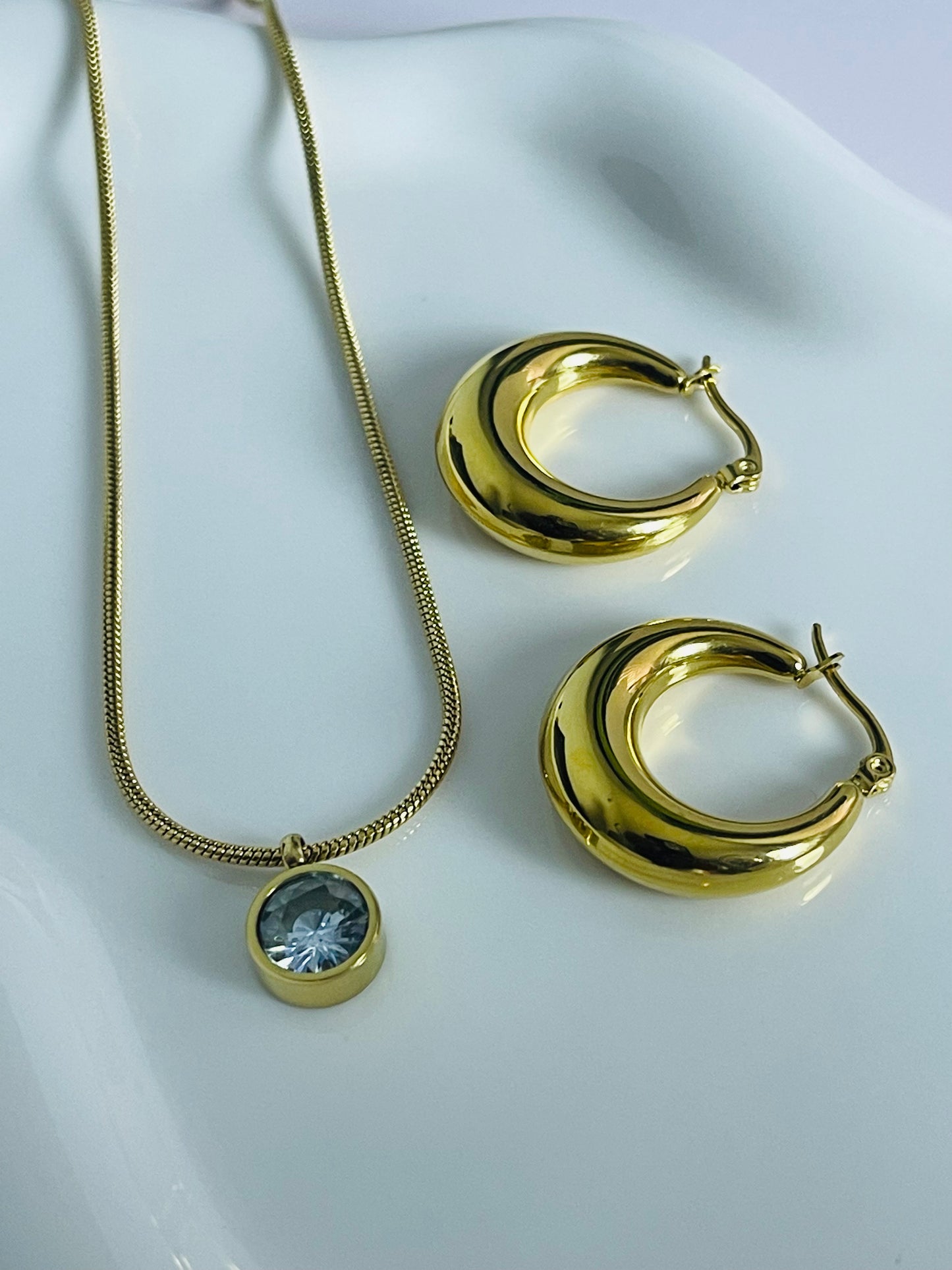 Shiny stone Zincon Pendant 18k gold collar chain jewelry