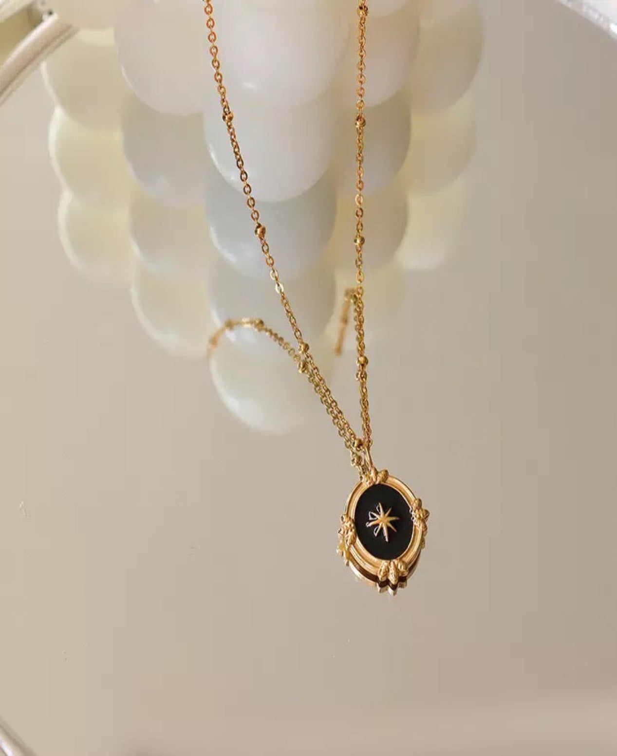 18k gold oval north pendant women necklace